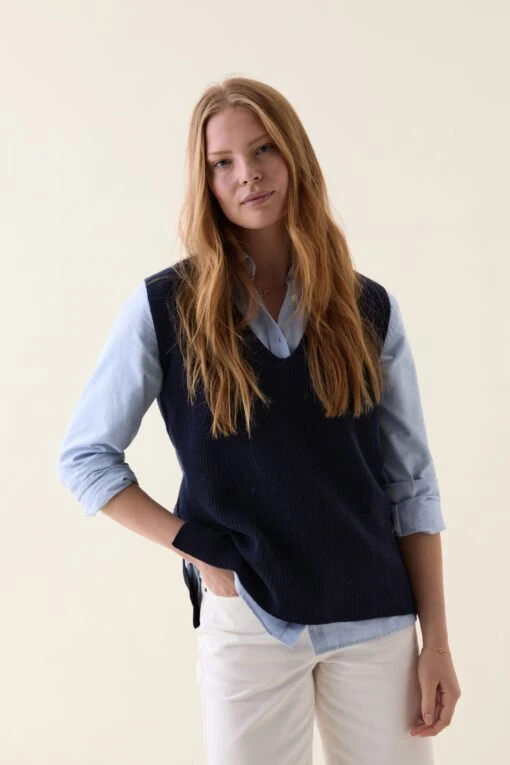 Maybury Ribbed Navy Vest - Image 3
