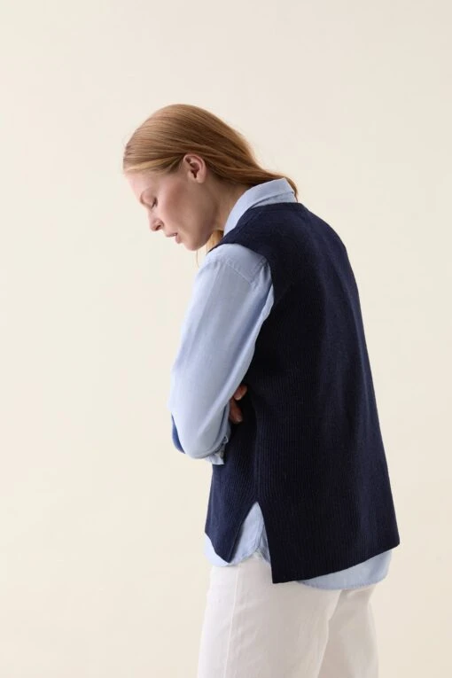 Maybury Ribbed Navy Vest - Image 6
